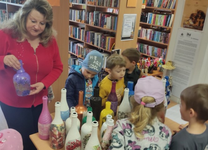 Dekupēto pudeļu izstāde